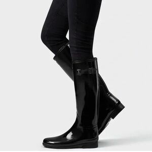 Hunter Glossy Black Women's Rain Boots W/sought after black front Hunter tag NWT